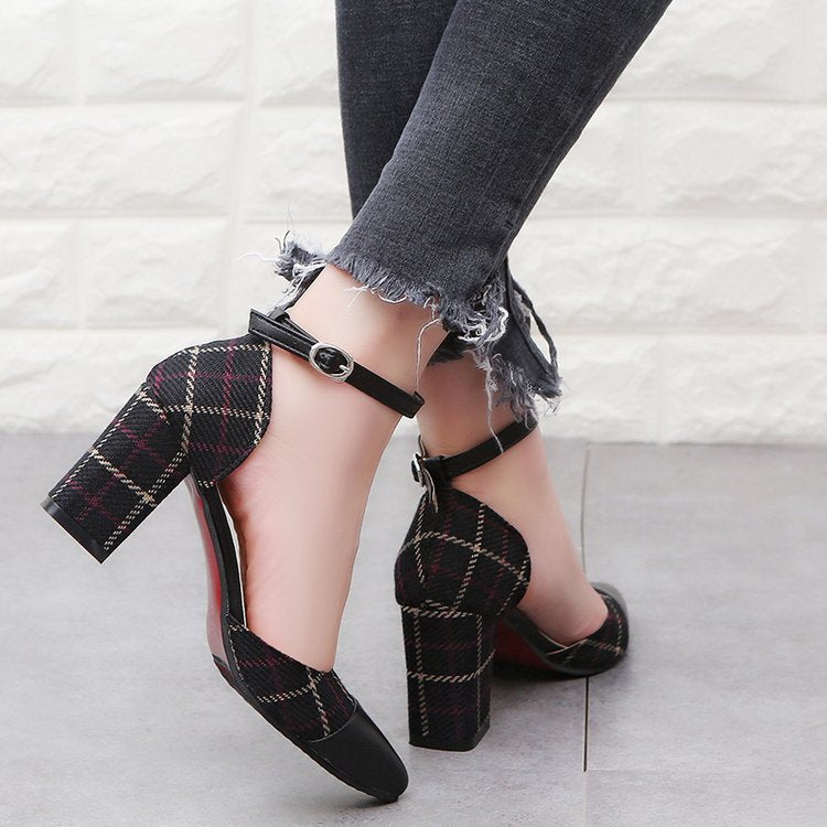 Thick Heeled High Heels with Buckle -