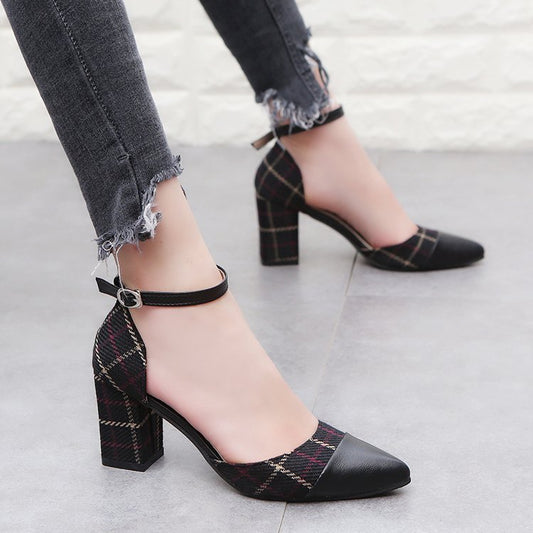 Thick Heeled High Heels with Buckle - Black